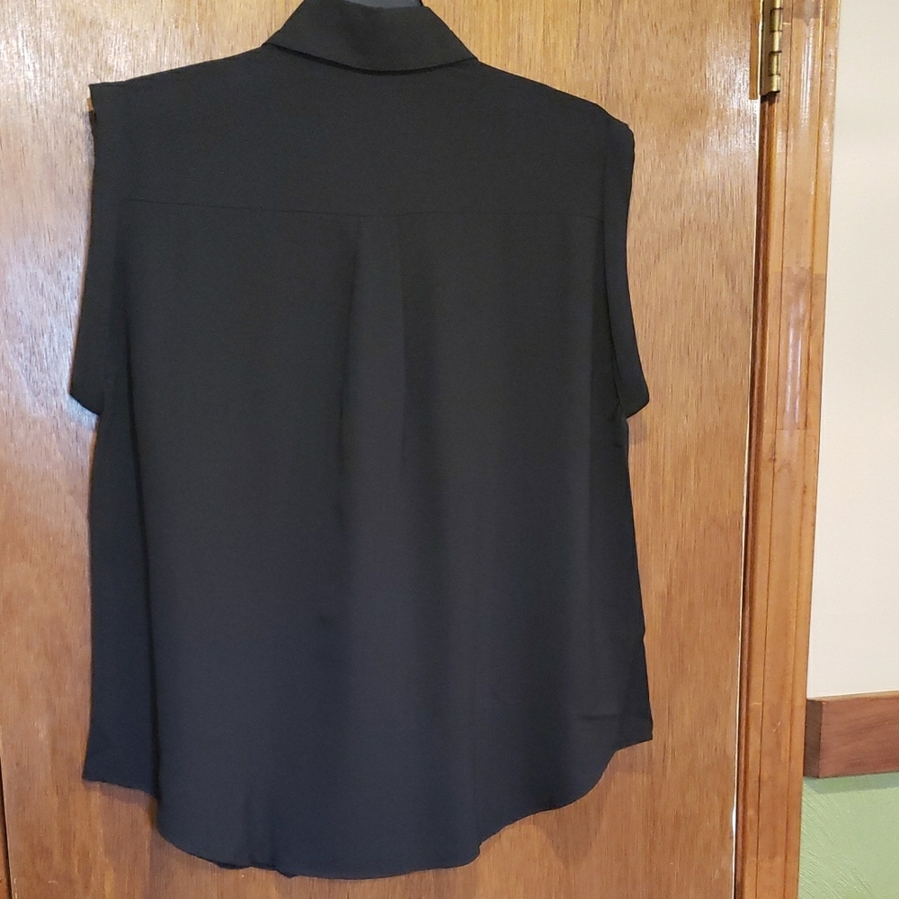 Women's Black Sleeveless Zip-Front Blouse - Picture 11 of 11